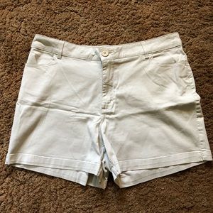 Shorts; size 18 M; Lee brand